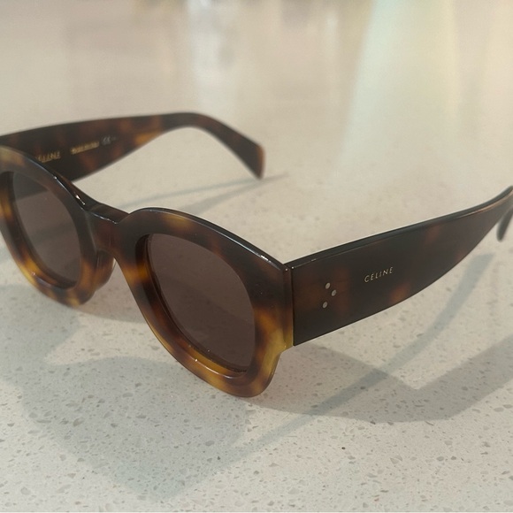 Celine tortoise shell sunglasses - Picture 6 of 6